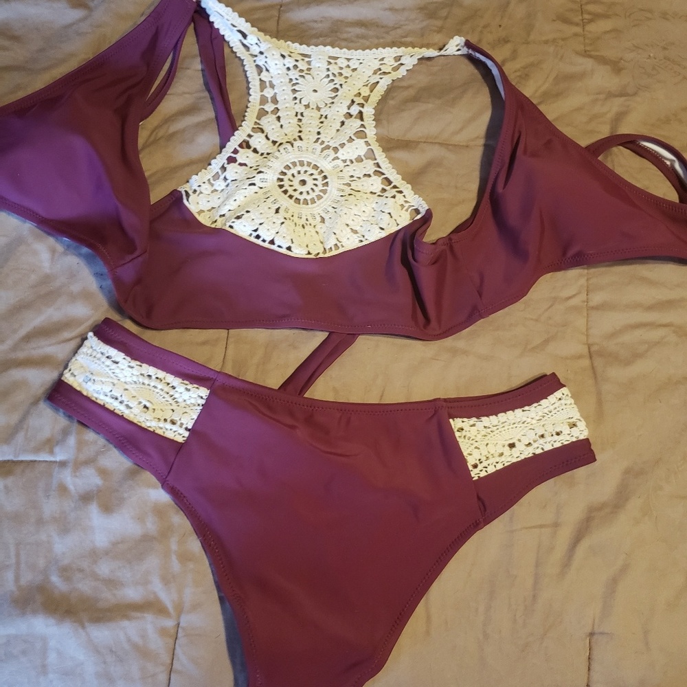 Bikini - Picture 3 of 3